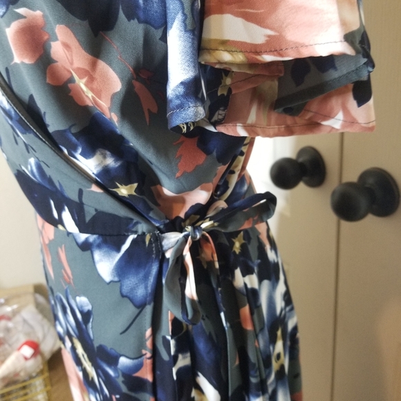 Dark Grey Floral Wrap Dresses - Picture 5 of 7
